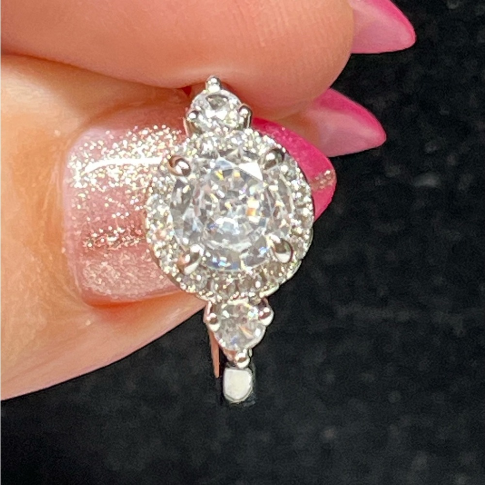 New halo ring with pretty accent stones sturdy not flimsy